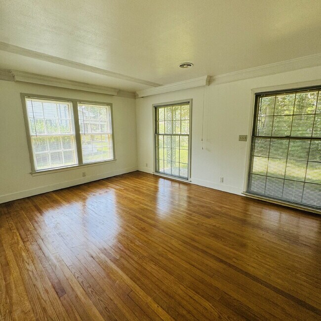 Building Photo - 735 Cuchia St