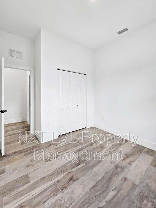 Building Photo - 4113 Kismet Pkwy W