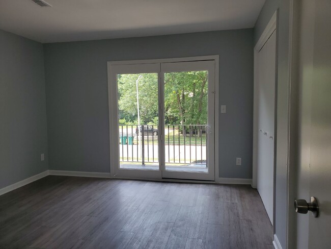 Building Photo - 1/2 off 1st months Rent move in special!!!...