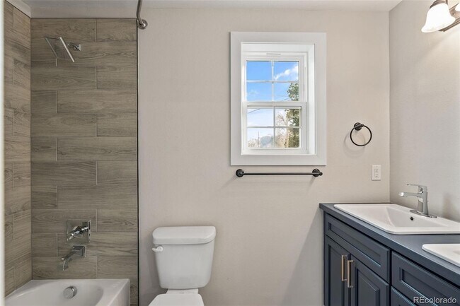 Building Photo - 444 N Spruce St