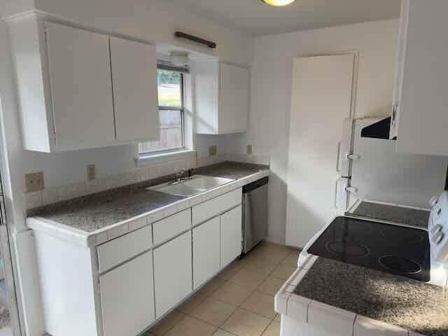 Building Photo - 3409 Dolphin Dr