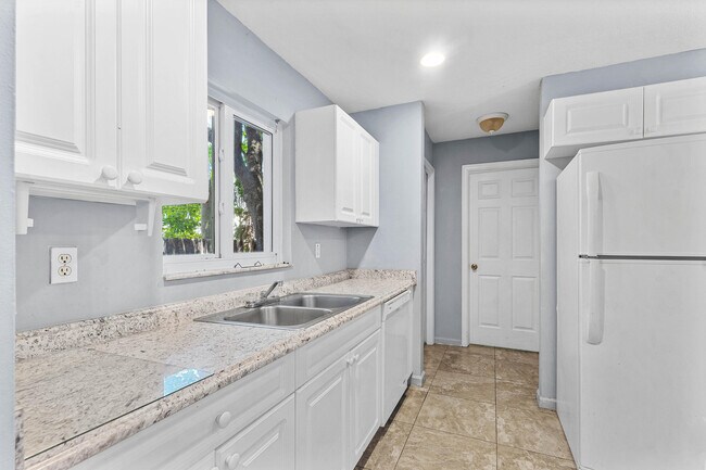 Building Photo - 13789 Yarmouth Dr