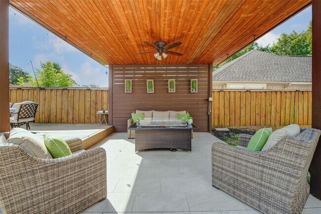 Building Photo - 15838 Red Hill Trail