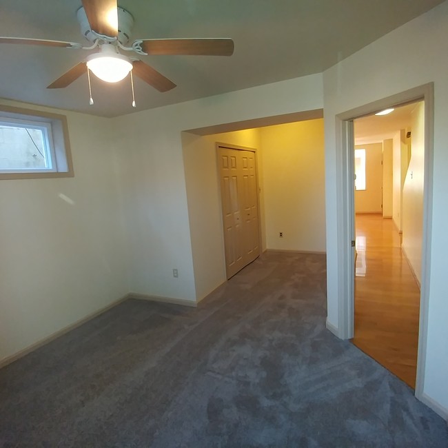 1st fl bedroom - 1207 Carpenter St