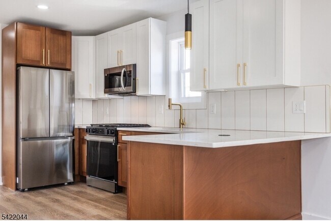 Building Photo - 227 21st St