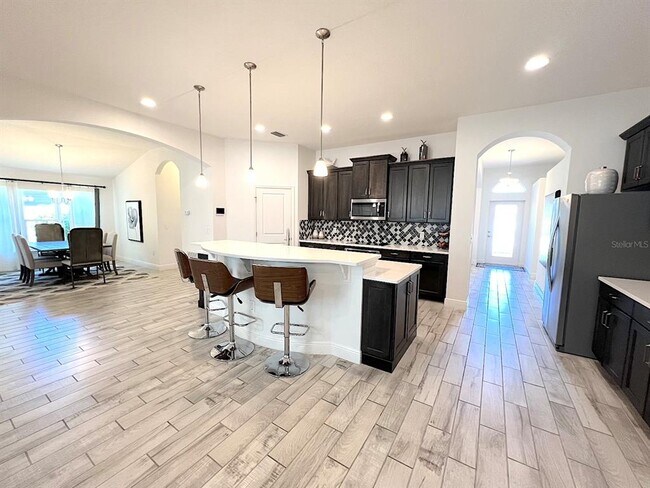 Building Photo - 24 E Diamond Dr