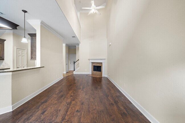 Building Photo - 2865 Westhollow Dr