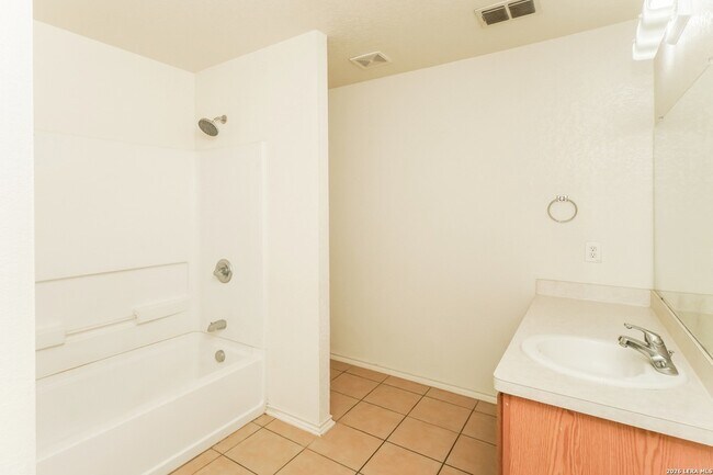 Building Photo - 5915 Iris Isle