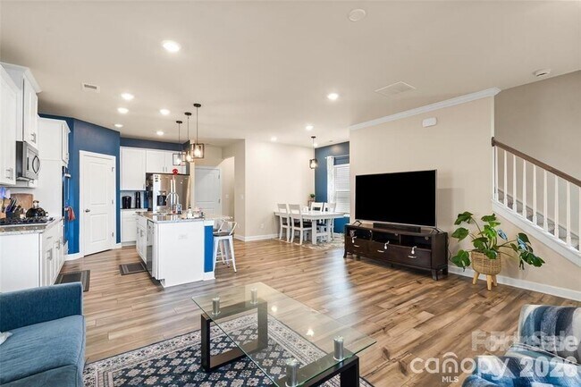 Building Photo - 613 Cedar Knoll Cir
