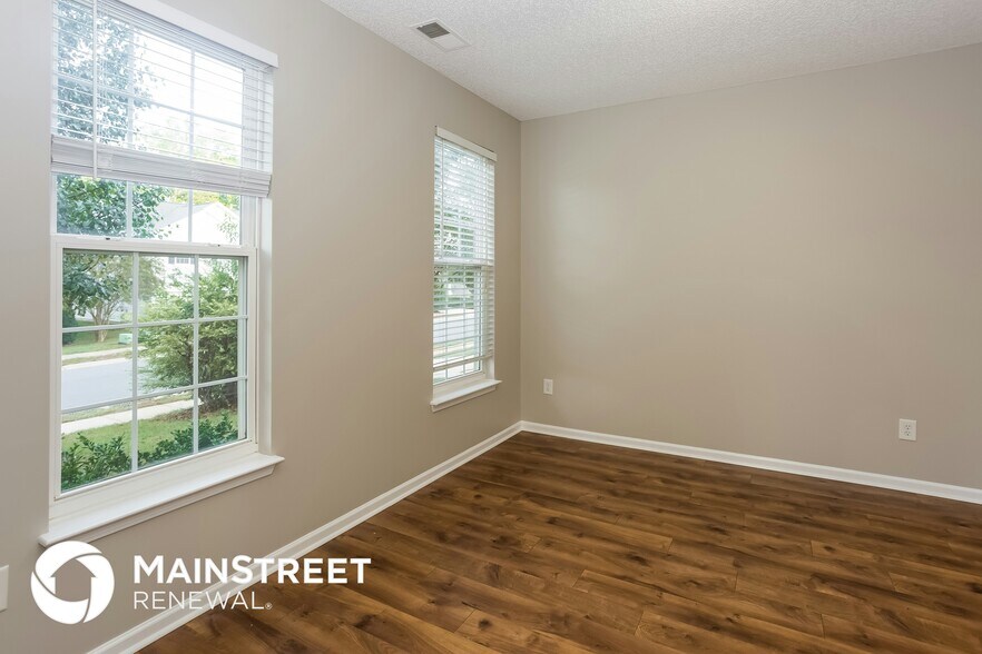 Building Photo - 8104 Weeping Fig Ln