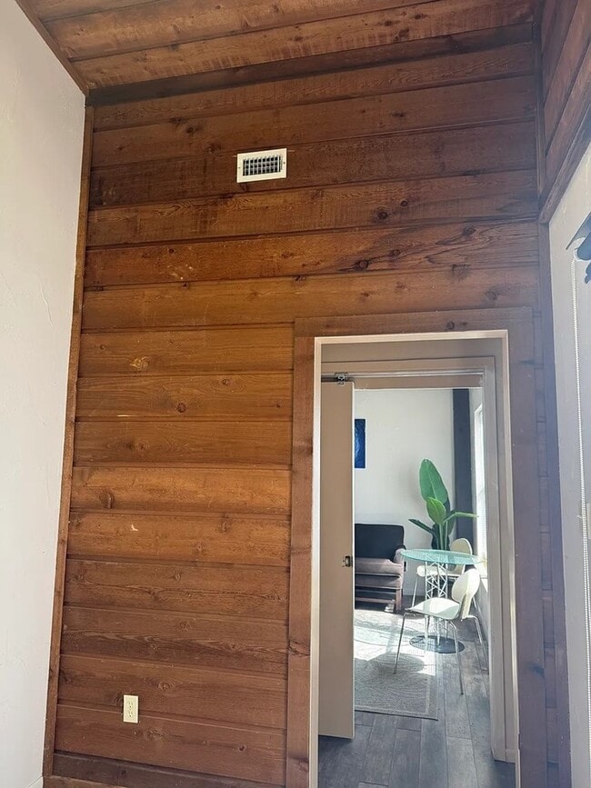 Building Photo - 302 Riverhill Blvd