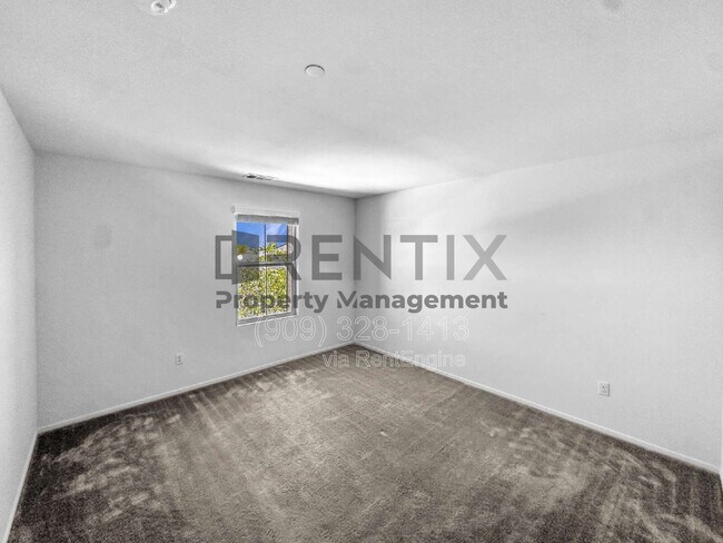 Building Photo - 15739 Yosemite St
