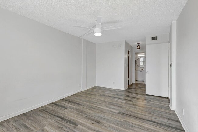 Building Photo - 500 Executive Center Dr