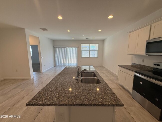 Building Photo - 1723 W Sombra Ave
