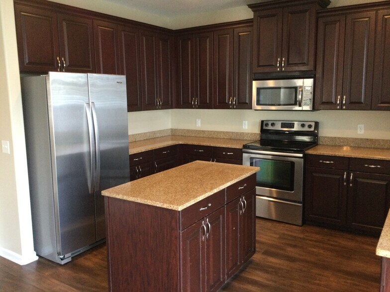 Building Photo - 173 Magnolia Dr