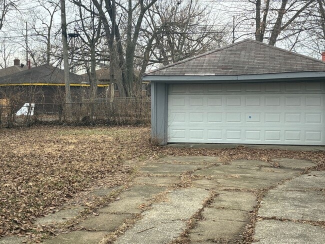 Building Photo - Gorgeous 3bed 1bath Single family house