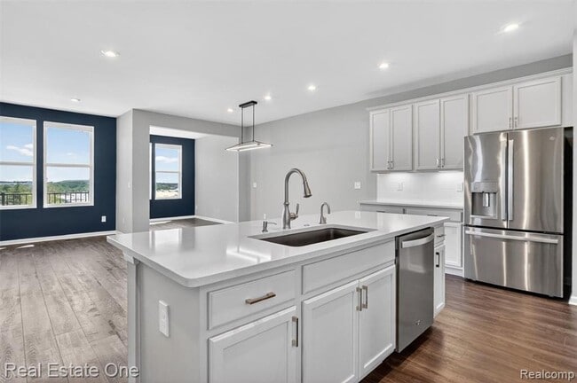 Building Photo - Modern 3-Bedroom Condo in Lake Orion Near I-75
