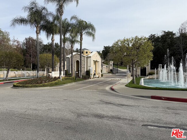 Building Photo - 18500 St Moritz Dr