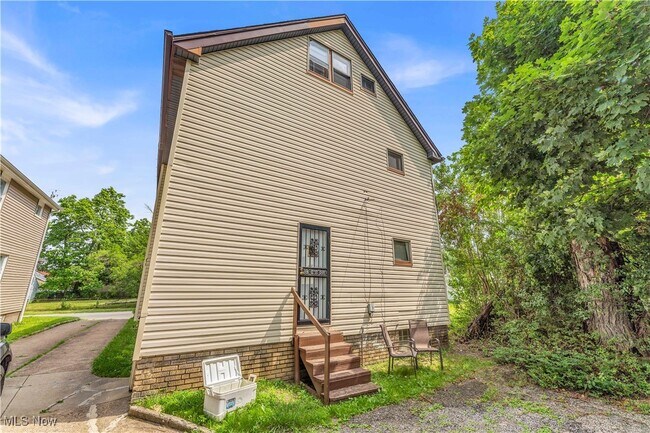 Building Photo - 14614 Glendale Ave