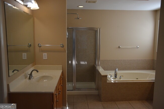 Building Photo - 7801 Waterlace Dr