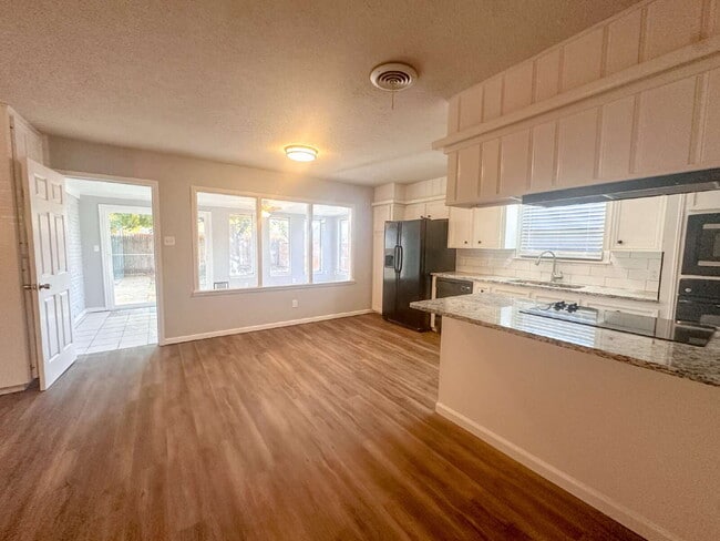 Building Photo - Newly-updated, 3-bedroom near LCU!