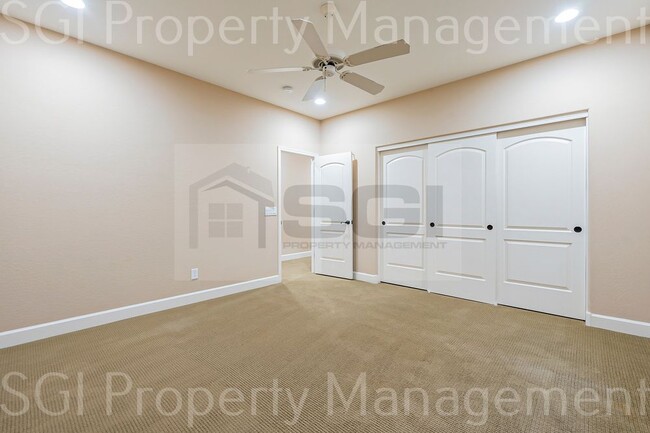 Building Photo - LUXURY 5 BEDROOM VISTANCIA BASEMENT HOME!
