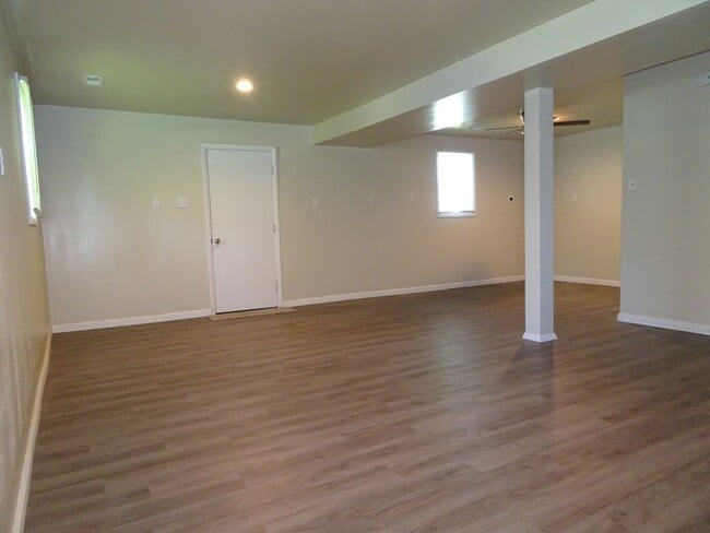 Building Photo - 3 Bedroom 1.5 Bathroom Single Family Home ...