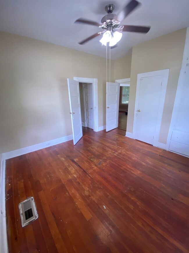 Building Photo - 4007 Holly Ave