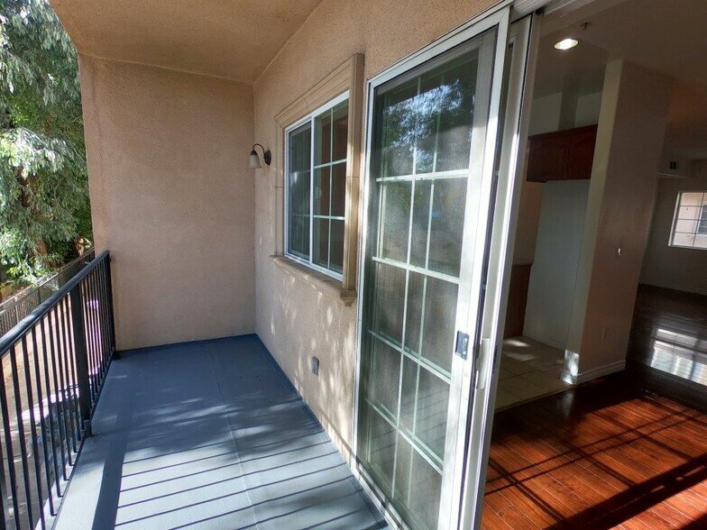 Building Photo - 8735 Cedros Ave