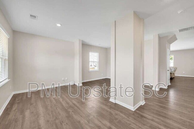 Building Photo - 207 Bridlewood Ln