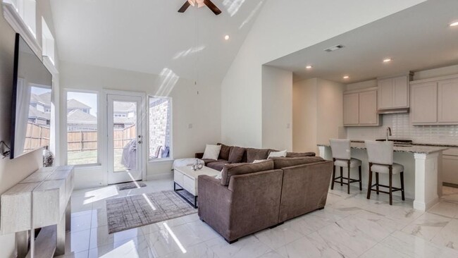 Building Photo - 337 Gleneagles Dr
