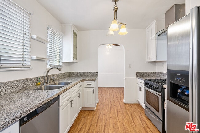 Building Photo - 6086 Saturn St