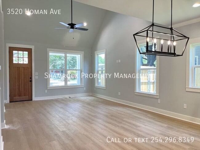 Building Photo - New Central Waco Home