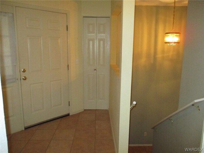 Building Photo - 2022 Merrill Ln