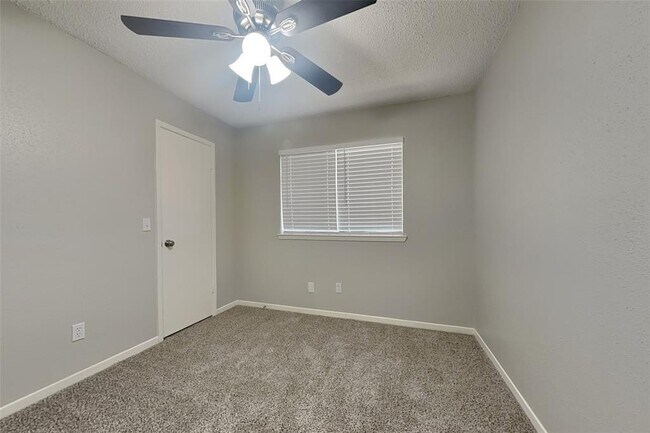 Building Photo - 9315 Silver Tip Dr