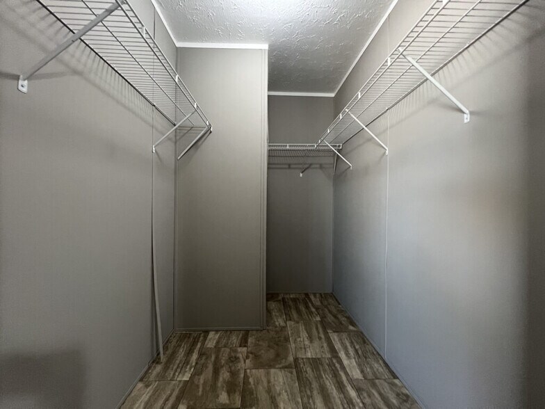 Building Photo - 35 Water Oak Ct