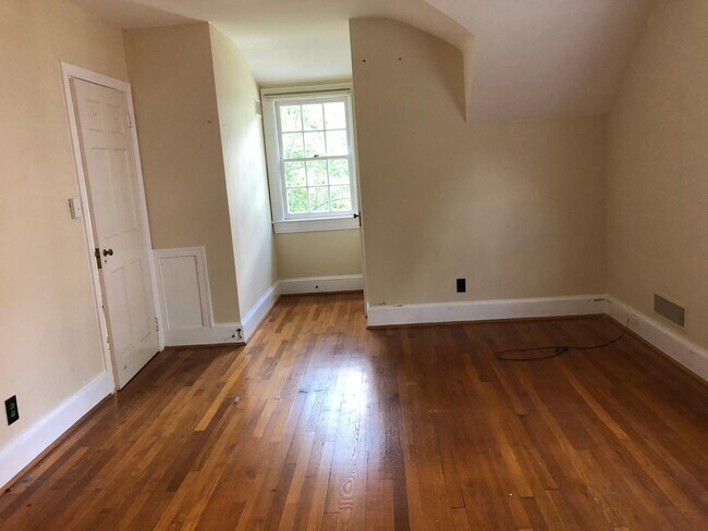 Building Photo - 4843 Butterworth Pl NW