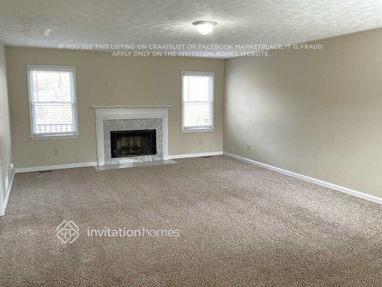 Building Photo - 3915 Summit Chase