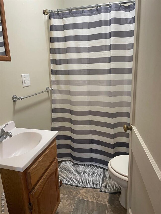 Building Photo - 8536 Perry Rd