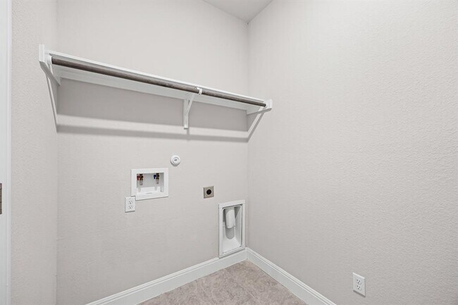 Building Photo - 187 Glass Mountains Wy