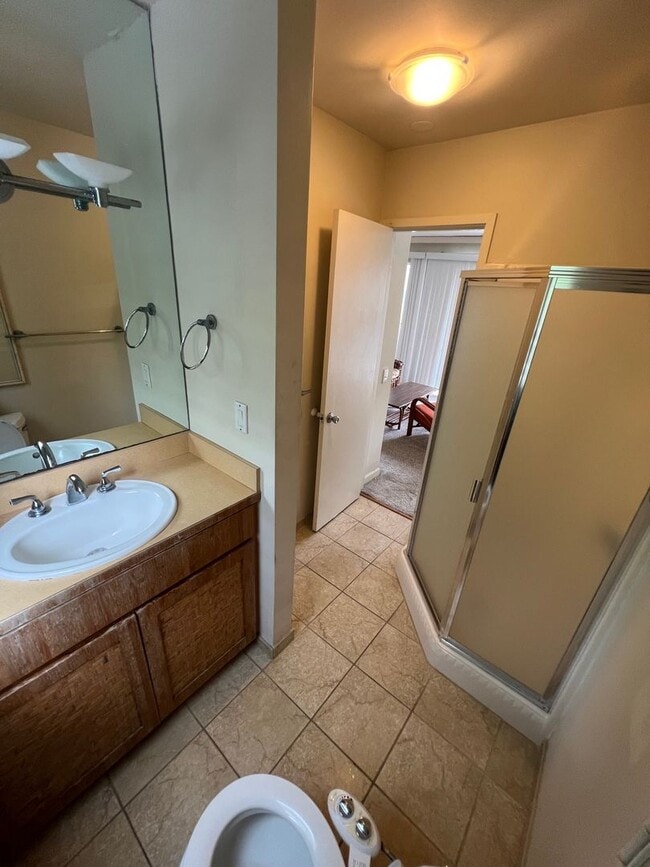 Building Photo - 1 Bed/2 Bath Condo in downtown Kona (furnished)
