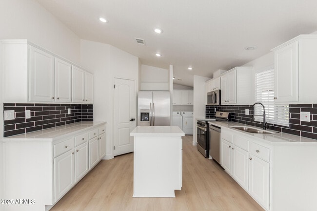 Building Photo - 120 N Val Vista Dr