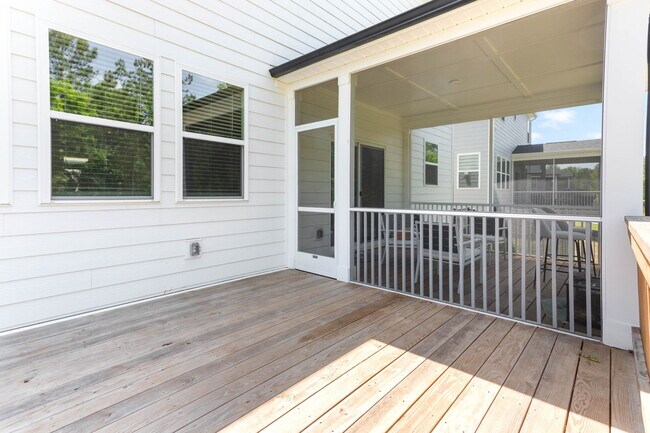 Building Photo - 1537 Underbrush Dr