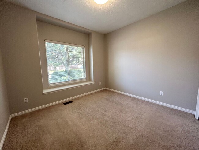 Building Photo - Lochsa Falls 5 Bedroom Home with Private B...