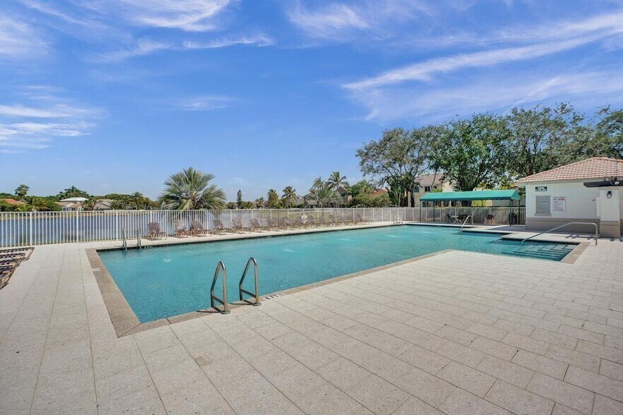 Building Photo - 839 Falling Water Rd
