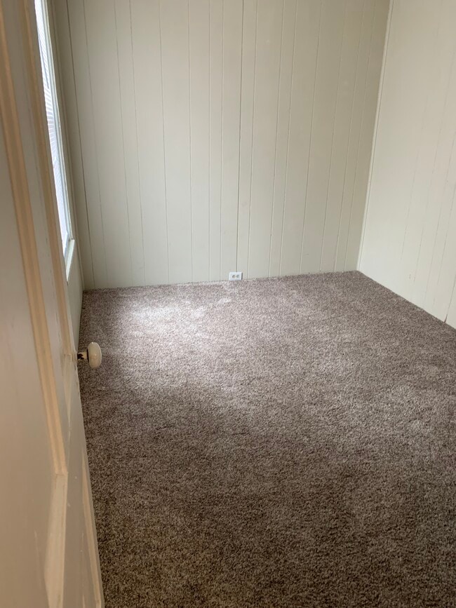 Building Photo - 617 7th Ave