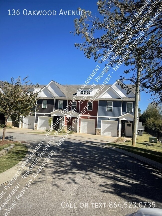 Building Photo - 136 Oakwood Ave