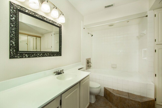 Building Photo - 4242 N Capistrano Dr