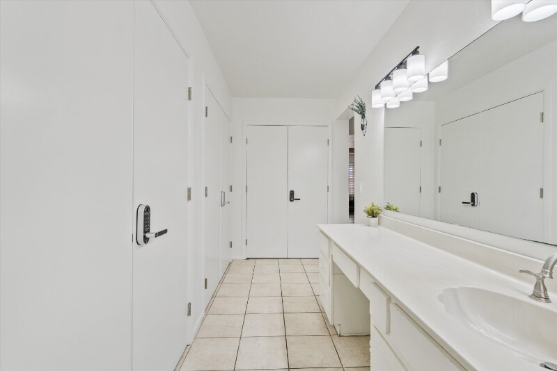 Building Photo - 9632 N 58th Ln