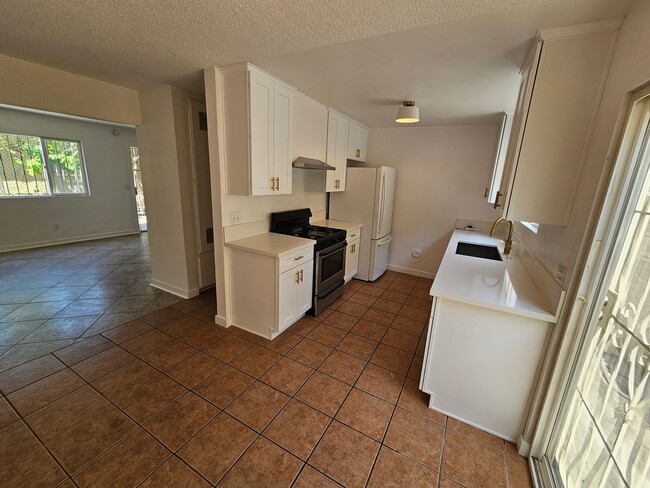 Building Photo - 2333 Birkdale St